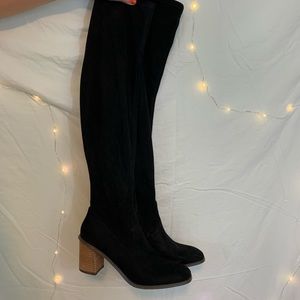 knee high black boots